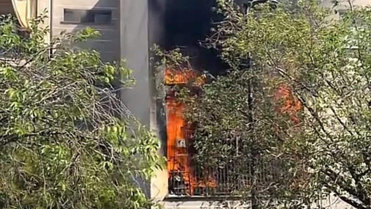 L’incendio a Cologno Monzese (foto da Facebook)