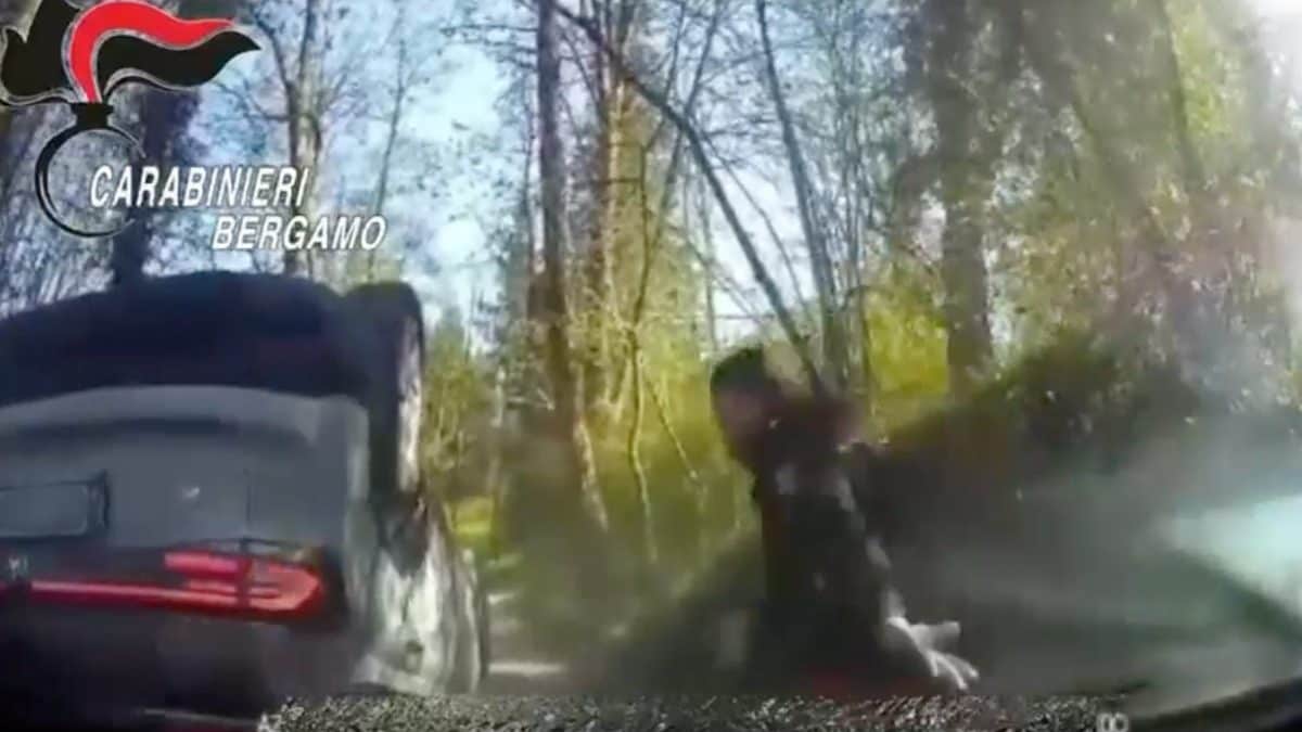 L’auto ribaltata al termine dell’inseguimento