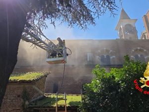 Incendio in un santuario nel Lodigiano, distrutta una tela del Cinquecento: indagini in corso