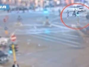 Rider accoltella un collega 28enne a Milano, arrestato per tentato omicidio: il video dell’aggressione