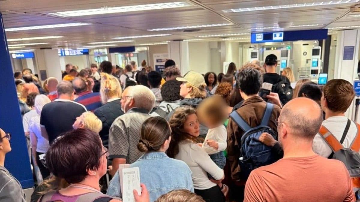 I 121 passeggeri bloccati all’aeroporto di Milano Linate (foto da X)