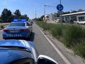 Imprenditore guida a tutta velocità per le vie di Monza e scappa alla Polizia: “Non mi andava di fermarmi”