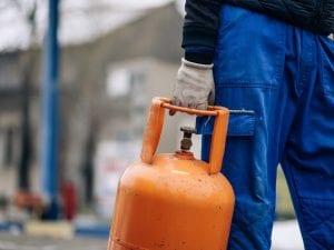 Esplode una bombola Gpl in una casa nel Bresciano, due feriti: sono madre e figlio