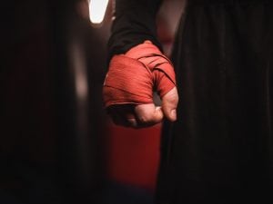 Organizzano un Fight Club in un capannone abbandonato tra le campagne mantovane: smantellato ring clandestino