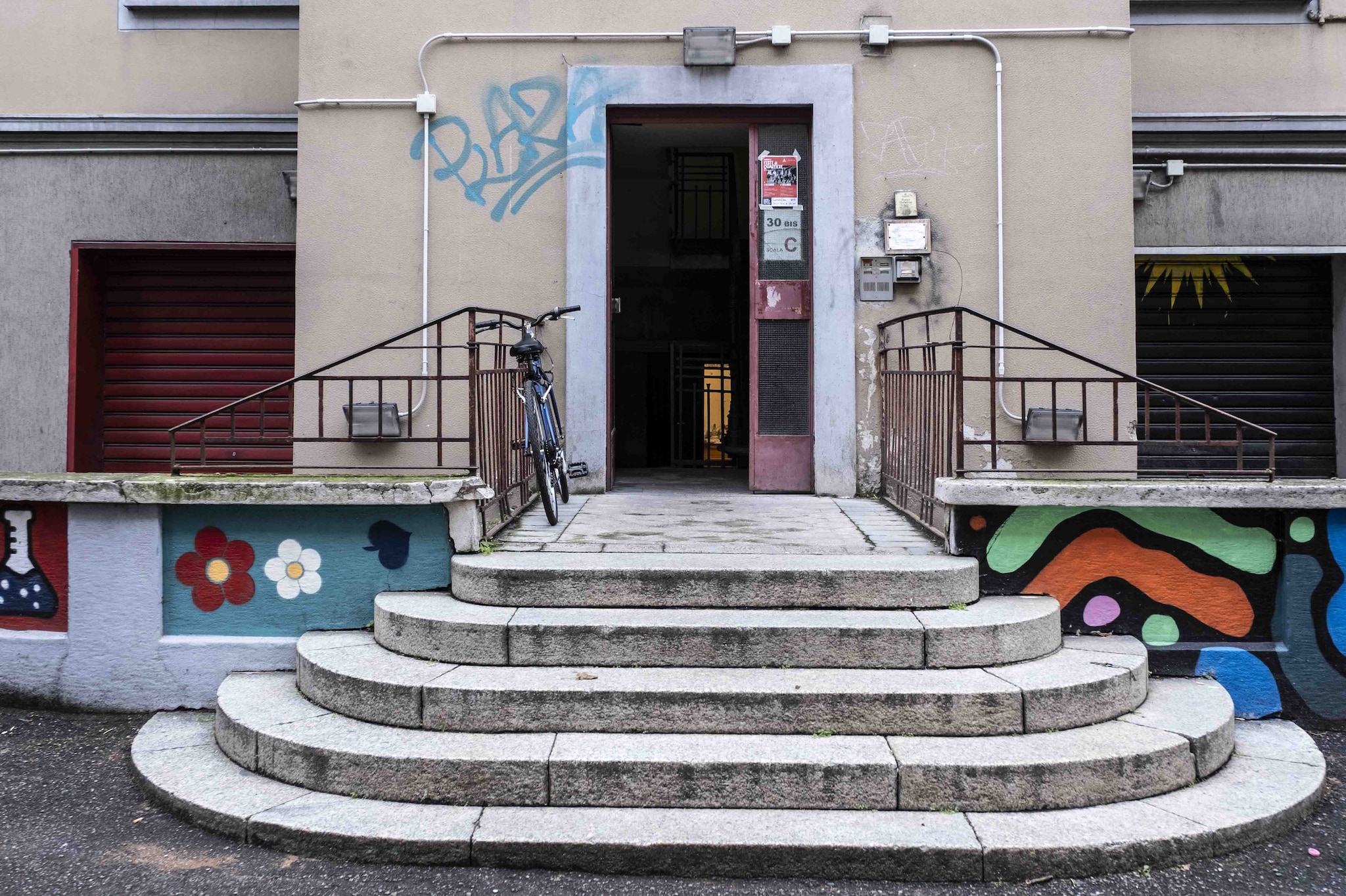 Uno degli stabili di via Lulli | Foto Gianfranco Candida