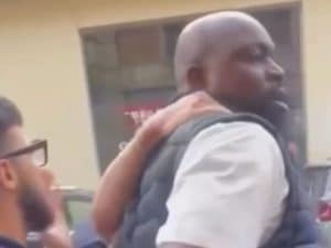 “Mi hanno ammanettato davanti ai miei figli perché nero”: parla il 43enne tenuto 12 ore in Questura a Milano