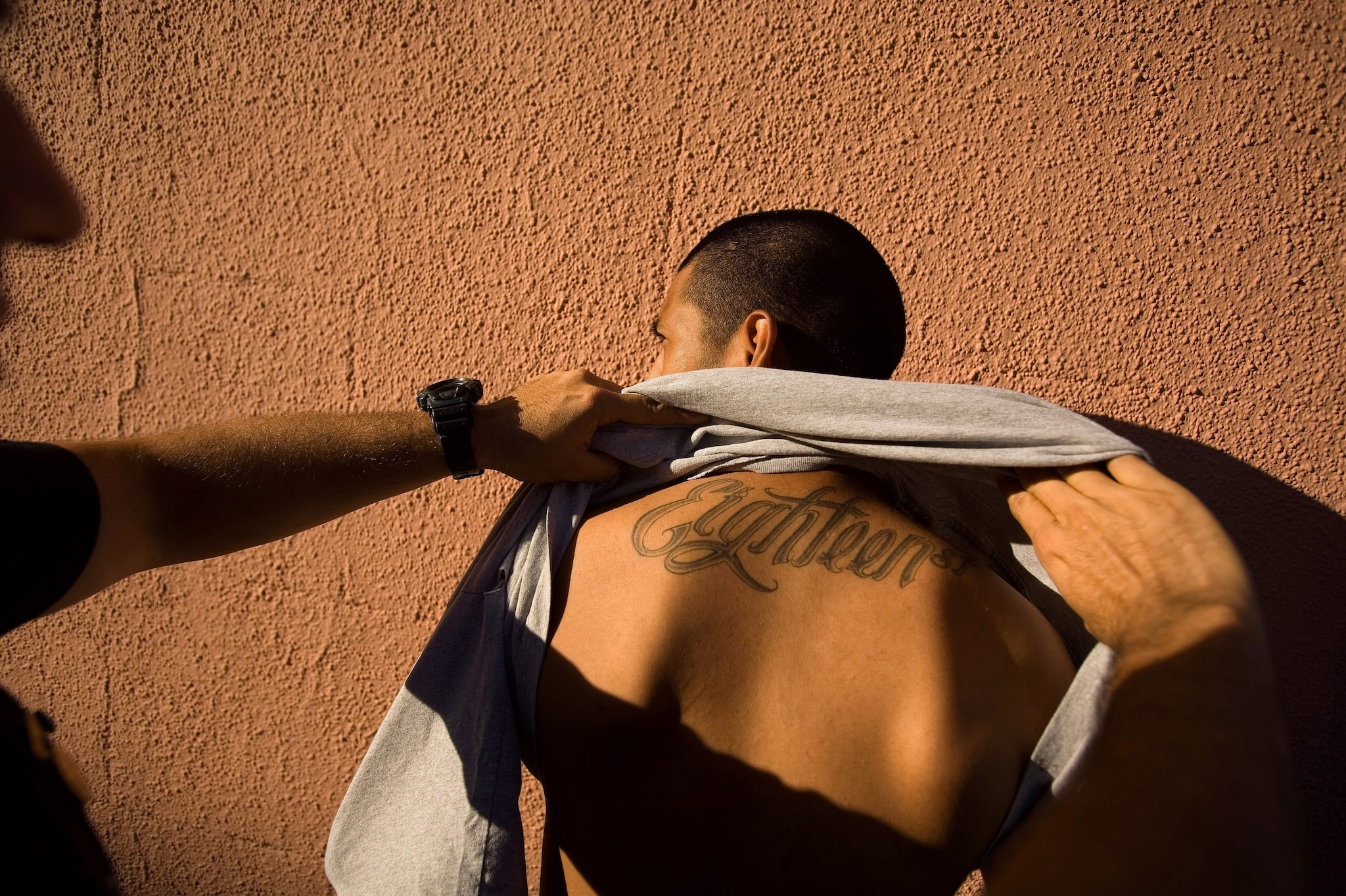 Il tatuaggio di un membro del Barrio 18, conosciuto anche come "18th street" negli Usa (foto da Getty)