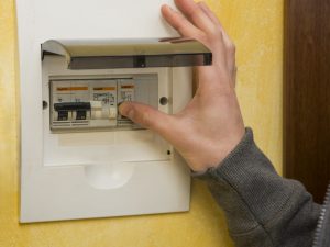 https://staticfanpage.akamaized.net/wp-content/uploads/sites/29/2026/06/blackout-contatore-elettrico-1782653508616-300x225.jpg