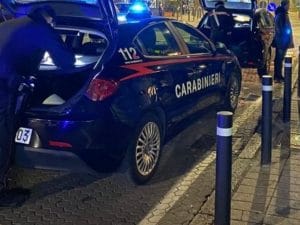 Sale sul cofano dell’auto di un amico, ma cade a terra: morto a 23 anni Pio Domenico Fazzolari