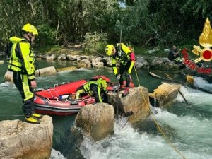 Finiscono nel fiume Adda e vengono travolti dalla corrente: 