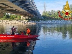 Fa un bagno nel fiume Ticino e viene trascinato dalla corrente: disperso un giovane di 23 anni