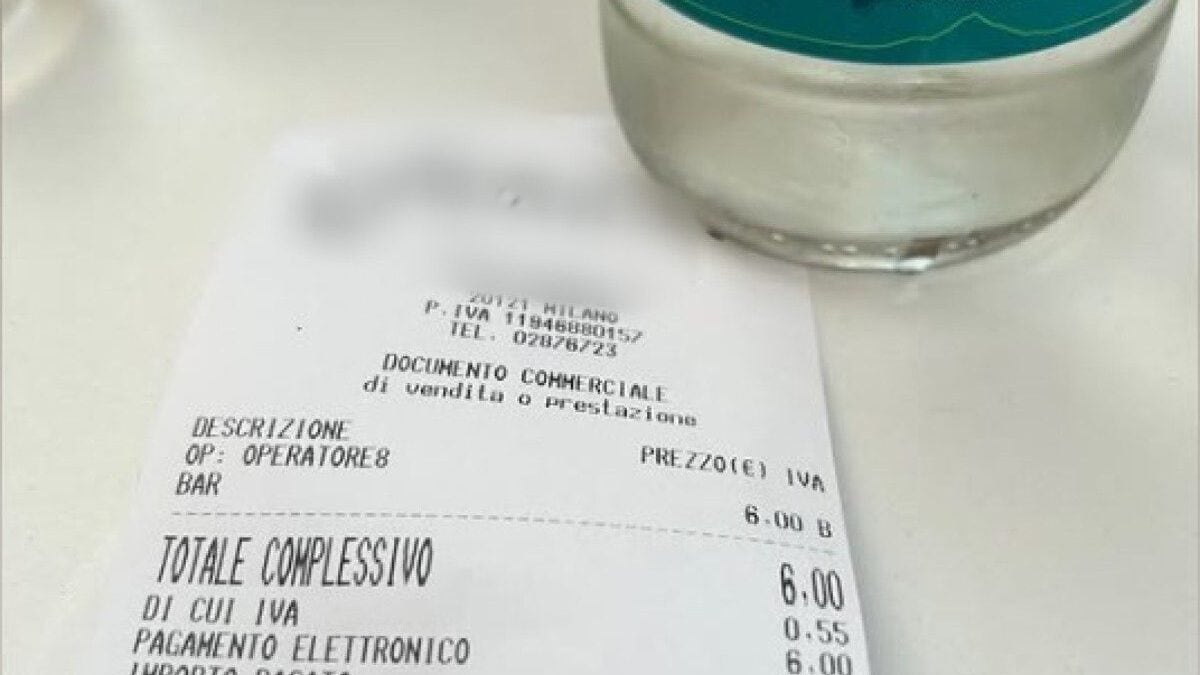Lo scontrino dell'acqua pagata 6 euro