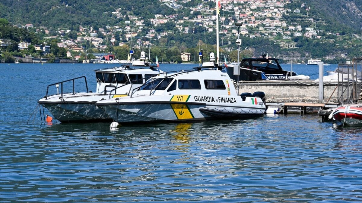 Guardia di Finanza nel lago di Como.