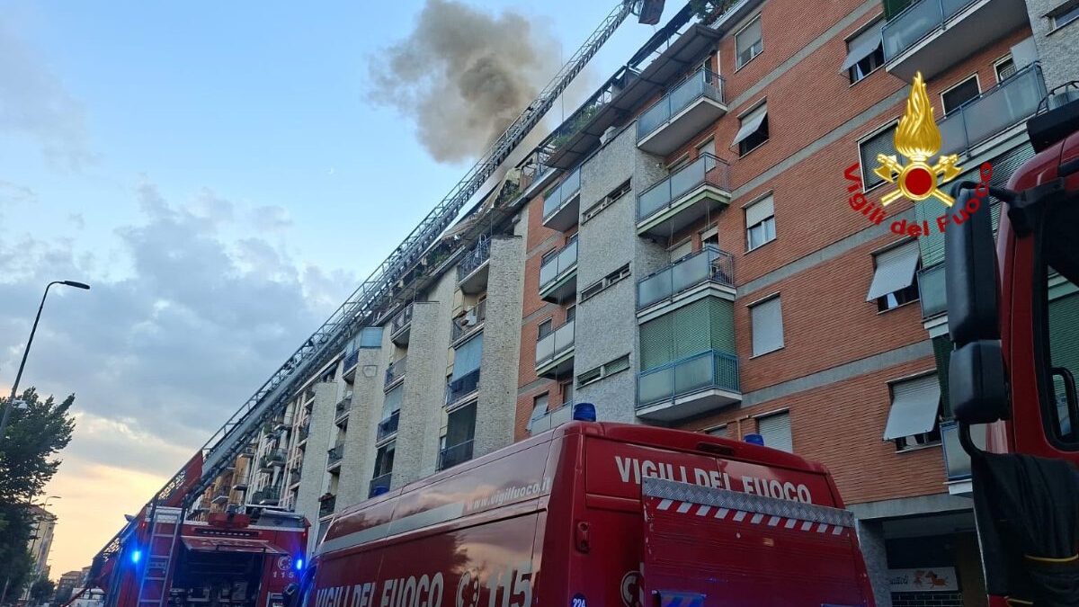 L'appartamento in fiamme nel quartiere Palmanova di Milano