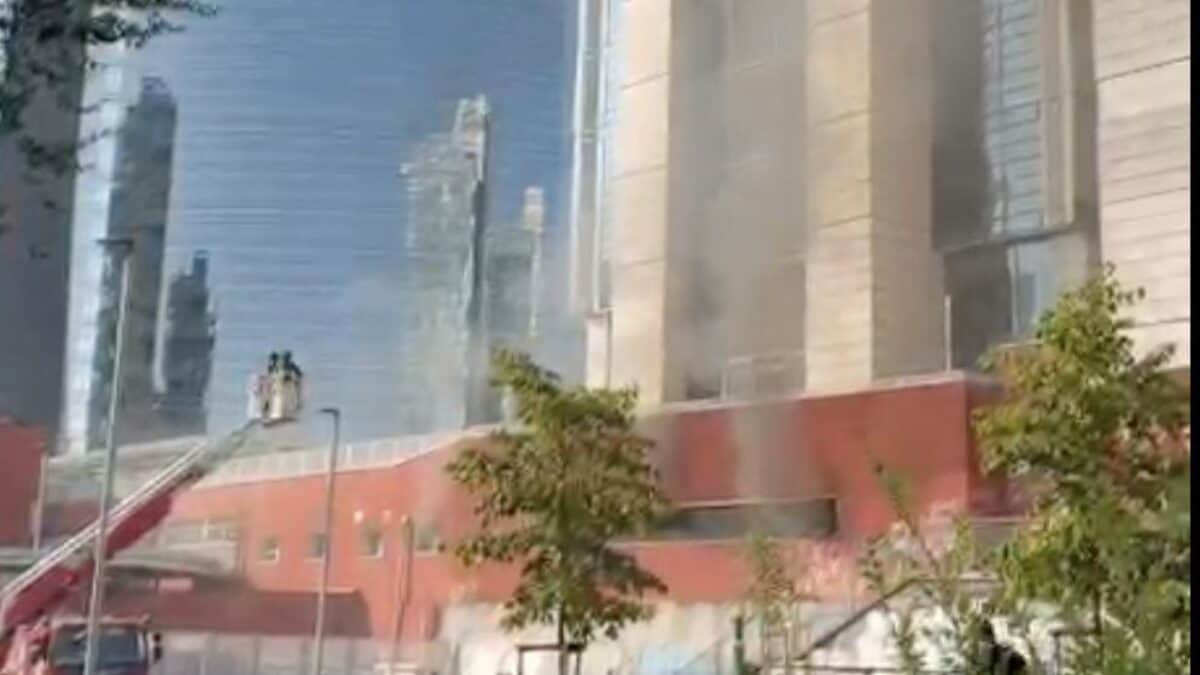 Incendio in zona stazione Garibaldi a Milano