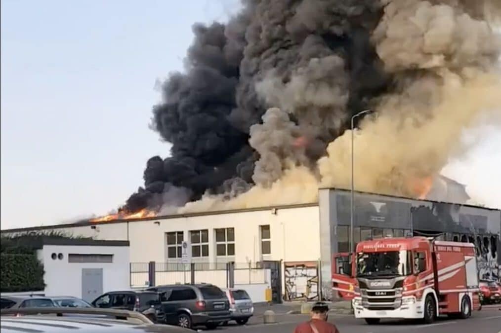 Colonna di fumo nero