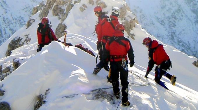 Tragico incidente in montagna: alpinista di 30 anni morto sul monte ...
