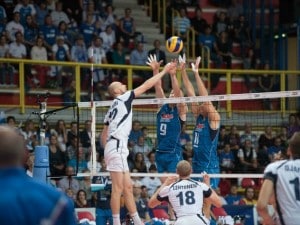 Una partita di volley agli ultimi Europei (Archivio LaPresse)