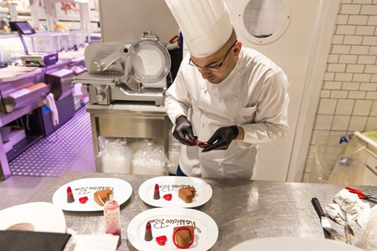 Chef di Capra e cavoli a Milano a lavoro