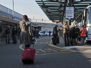 Prova a imbarcarsi su un aereo con una penna-pistola in valigia: arrestato all&#8217;aeroporto di Orio al Serio