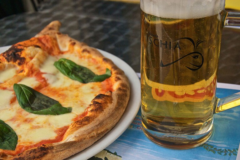 Pizza Margherita e birra da Marghe
