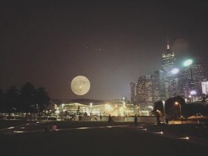La superluna a Hong Kong (Twitter)
