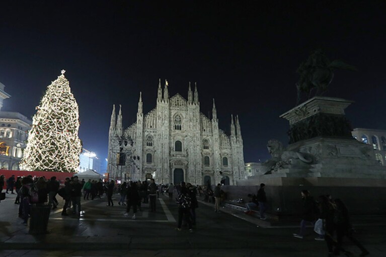 Piazza Duomo addobbata per Natale (Getty).