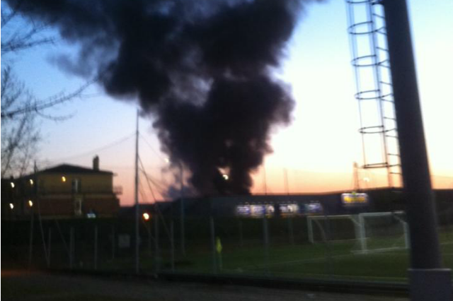 L’incendio (foto William Costa via Facebook)