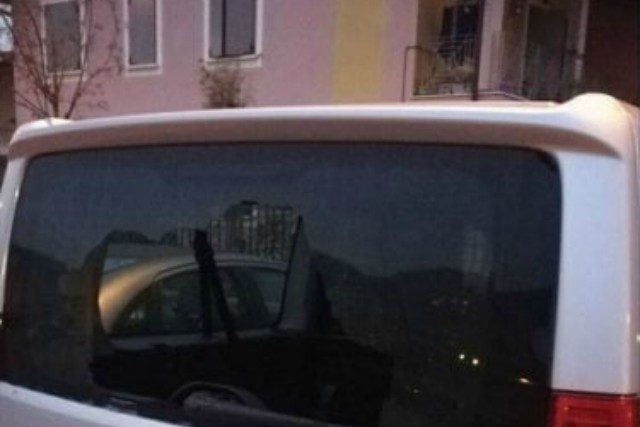 Il furgone da cui è stata rubata la rampa (Facebook)