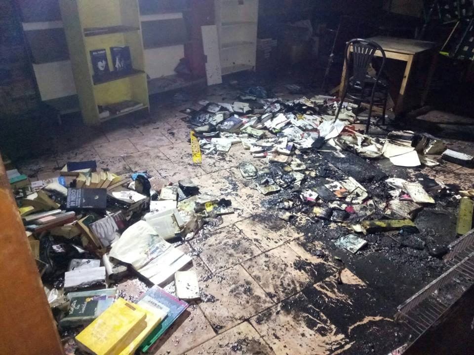 I danni dell’incendio al centro sociale Magazzino 47 di Brescia (Facebook)