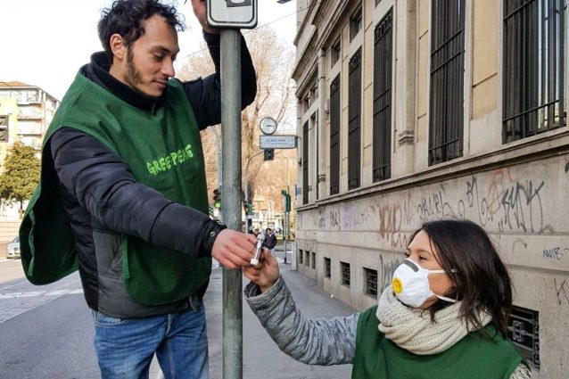 Uno dei campionatori installati dai cittadini per la rilevazione sul biossido di azoto