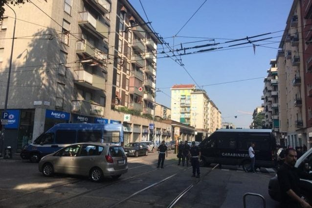 Sgombero centro sociale Lambretta (foto dalla pagina Facebook Milano in Movimento)