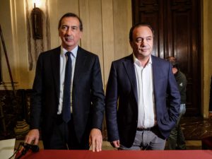 I sindaci di Milano e Riace, Beppe Sala e Mimmo Lucano (LaPresse)