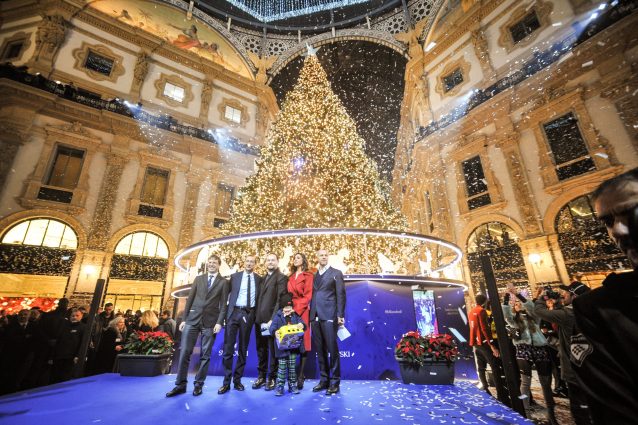 Natale 2018, a Milano acceso in Galleria da Belen Rodriguez l’albero firmato Swarovski