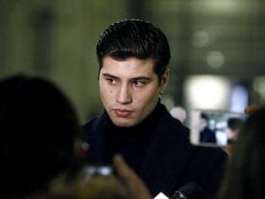 Niccolò Bettarini all’uscita dal tribunale di Milano (LaPresse)