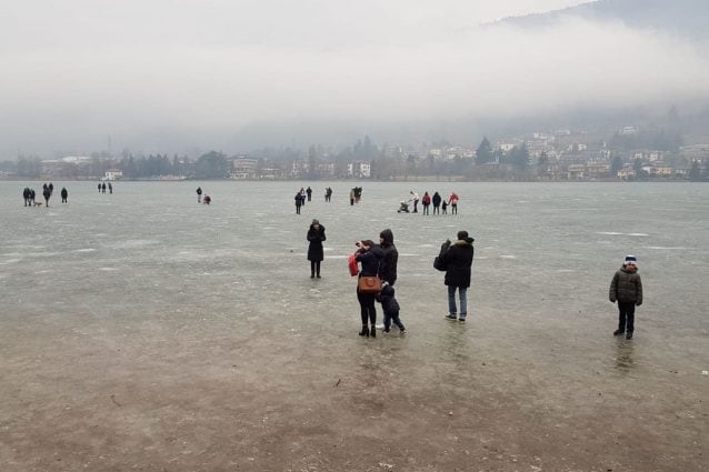 Il lago di Endine ghiacciato