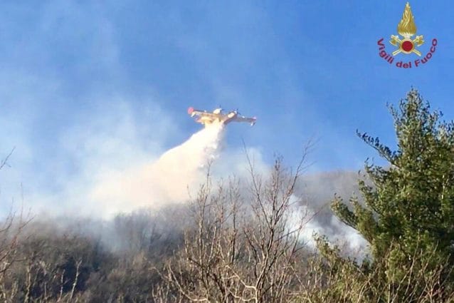 Canadair in azione (Immagine di repertorio. Fonte: Vigili del fuoco)