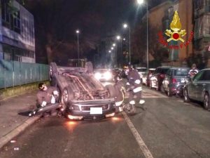 L'auto ribaltatasi nell'incidente di Via Danubio avvenuto questa notte a Milano.