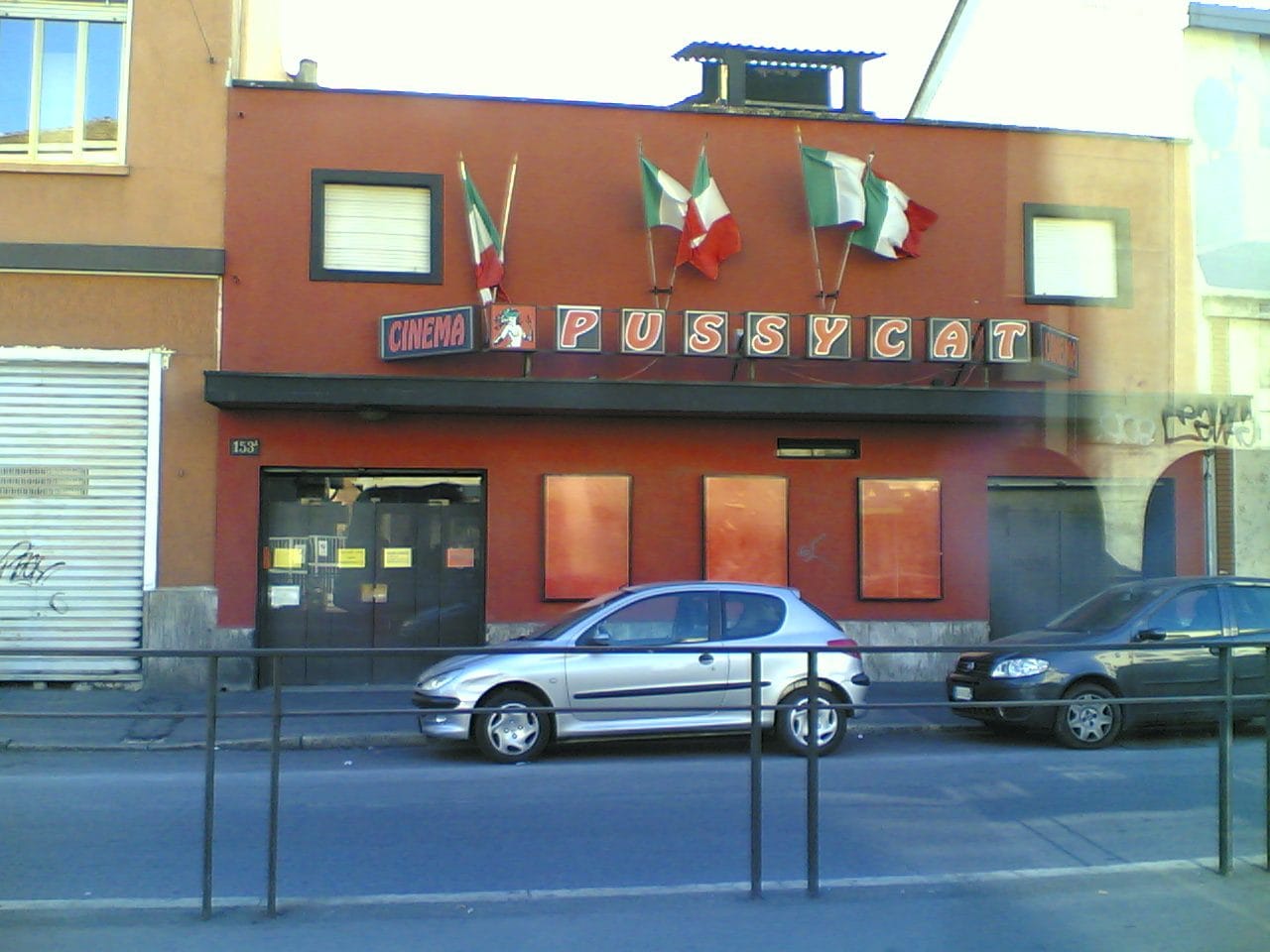 L'ultimo cinema a luci rosse di Milano questa volta chiude davvero? L'ultimo cinema a luci rosse di Milano questa volta chiude davvero?