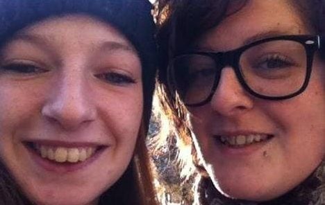 A sinistra Deborha Sartori e a destra la sorella Marisa, uccisa dall’ex marito