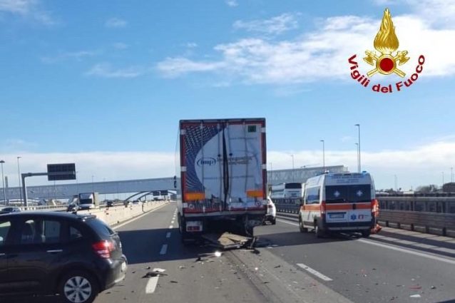 L’incidente sull’Autostrada A4 (Foto: Vigili del fuoco)