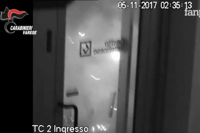 Uno degli sportelli bancomat fatti saltare in aria dai ladri