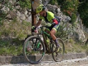Un’immagine di Nicola Costa in sella alla sua mountain bike (foto Facebook)