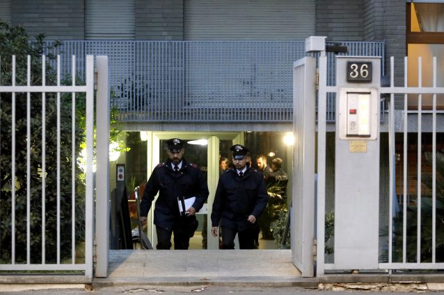 La palazzina in cui vivevano gli anziani coniugi (LaPresse)