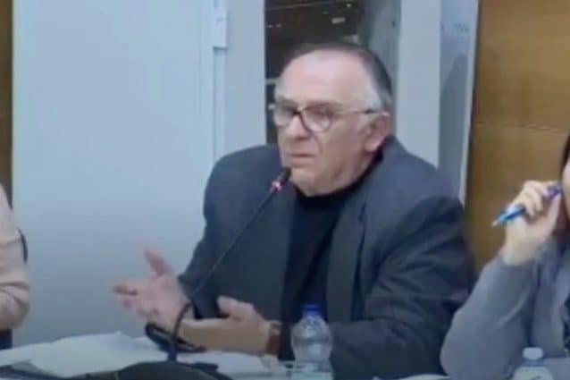 L’assessore Manlio Paganella durante il suo contestato intervento