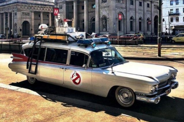 L’auto dei Ghostbusters avvistata a Milano (Foto da Instagram di Supermantega)