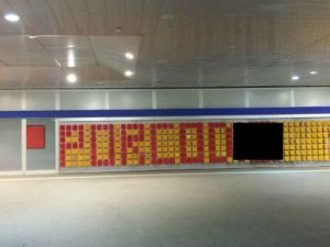 La bestemmia apparsa sul muro della stazione di Rho–Pero – Foto Maria Giovanna Lagonigro