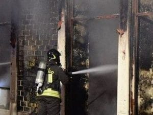 Il bar andato incendiato a Pavia domenica notte (Instagram)