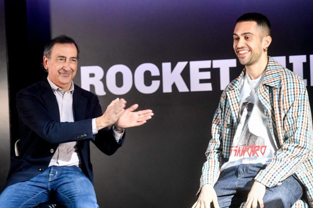 Il sindaco Beppe Sala e Mahmood (LaPresse)