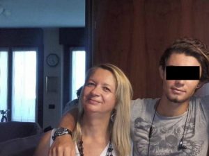 Lucia Benedetto col figlio, fermato per l’omicidio della madre (Foto Facebook)